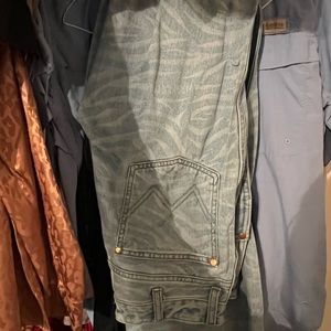 Zebra cropped wrangler jeans! Like new!